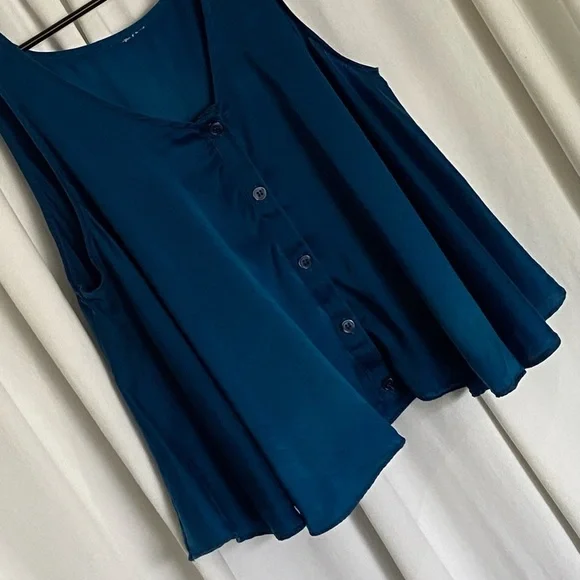 🙀Beautiful RoyalBlue Camisole/Teddie/Cropped-5 Front Buttons-Full Flowing Silky - Picture 6 of 16